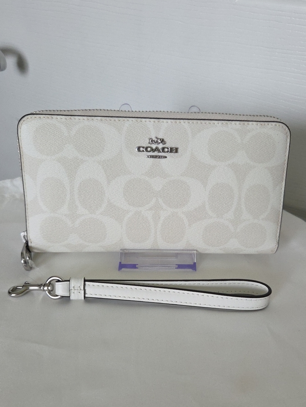 NEW Coach Chalk Glacier White Large Zip Around Wristlet Wallet